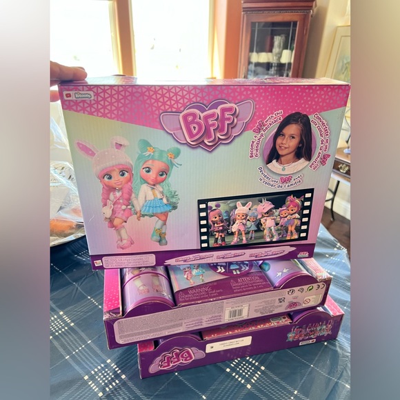 New 2022 Cry Babies BFF Coney & Sydney 8" Fashion Dolls 2-Pack - Picture 3 of 4